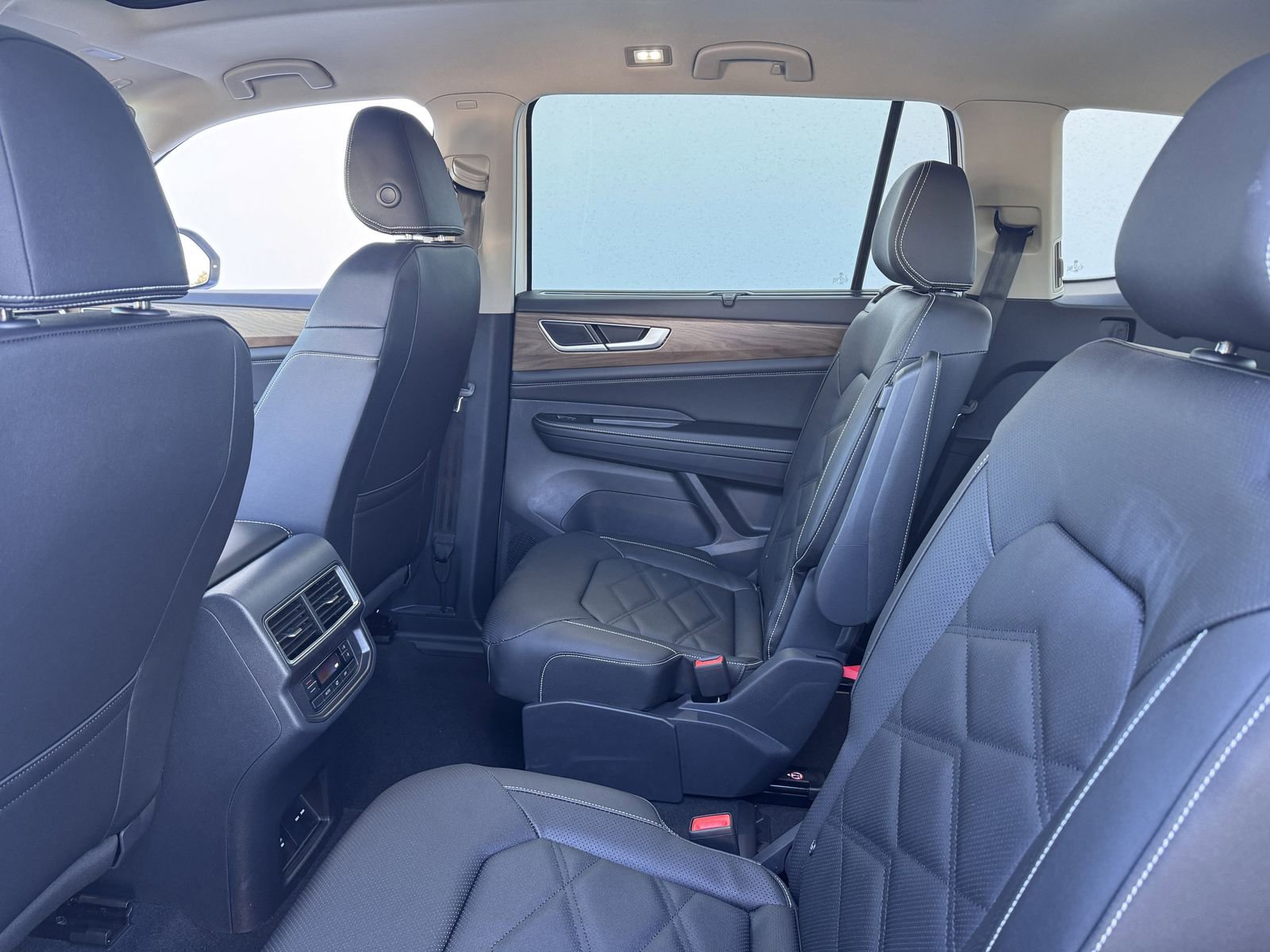 New 2026 Volkswagen Atlas SE image 24