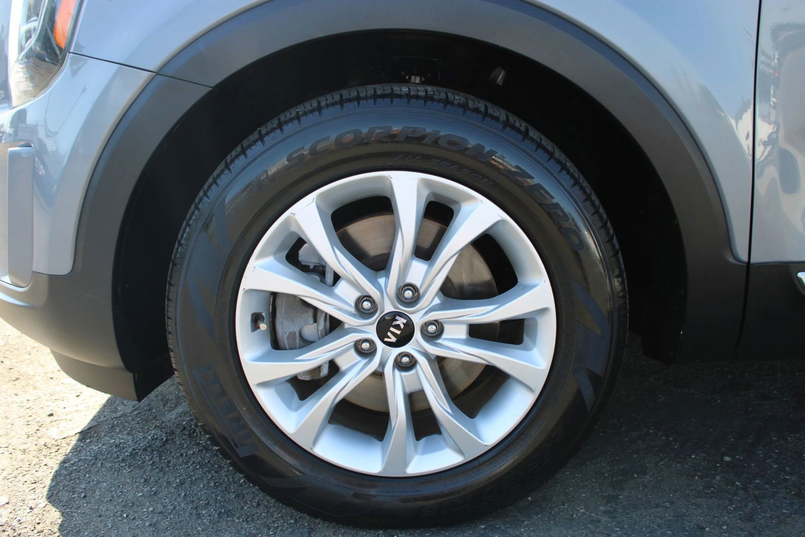 Used 2021 Kia Telluride LX FWD image 17