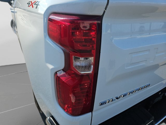 Used 2025 Chevrolet Silverado 1500 LT AWD/4WD image 39