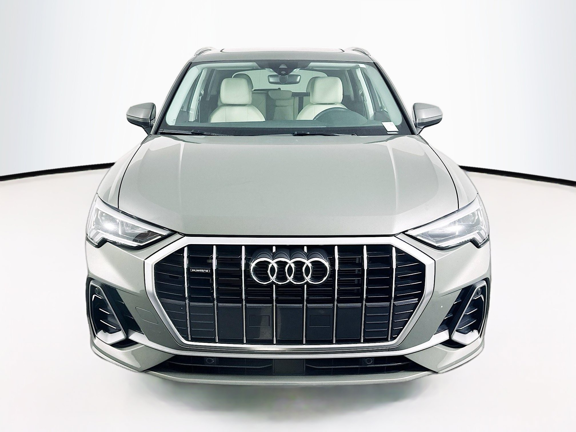 Used 2025 Audi Q3 2.0T Premium AWD/4WD image 2