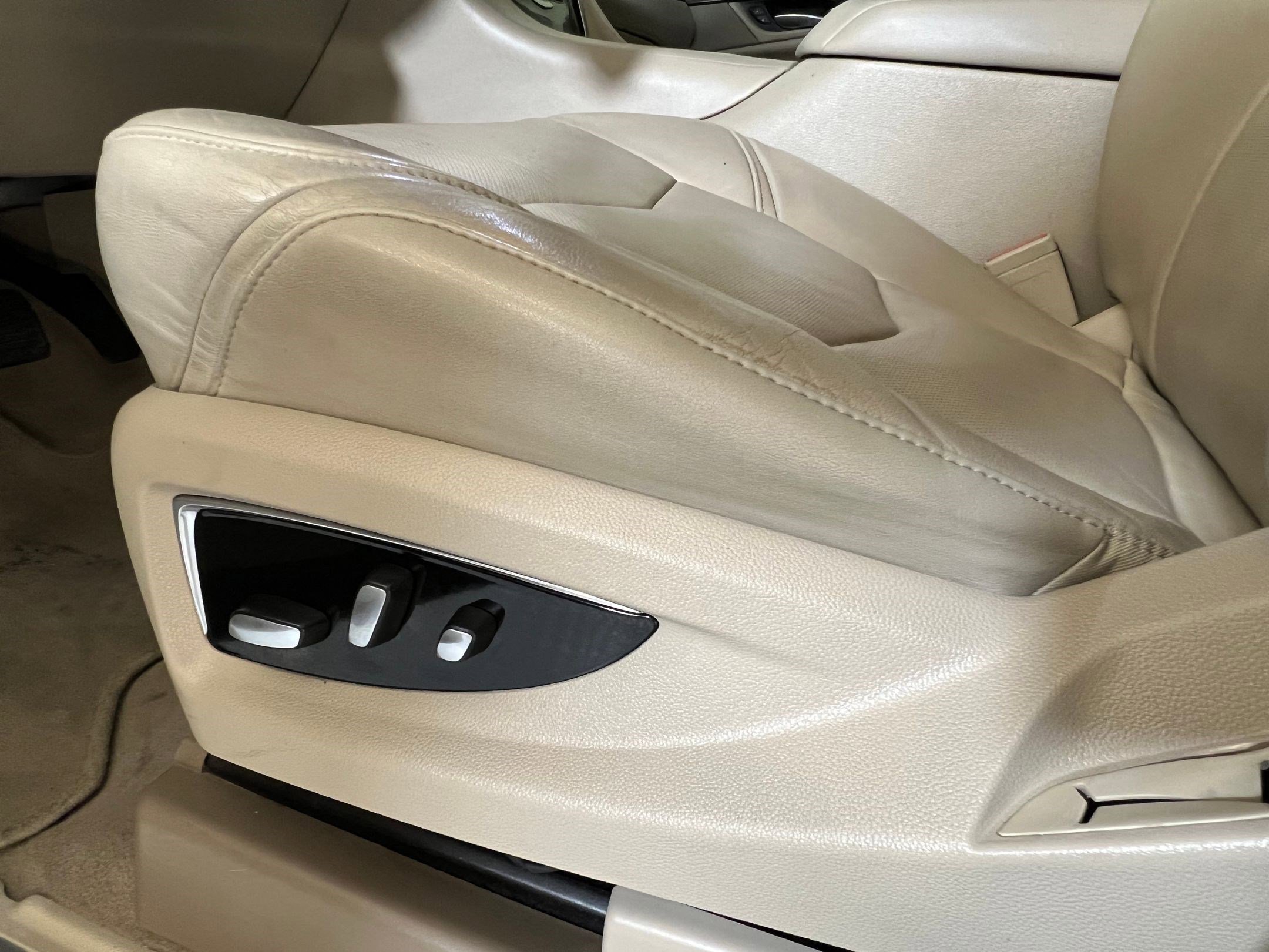 Used 2018 Cadillac Escalade Premium Luxury image 12