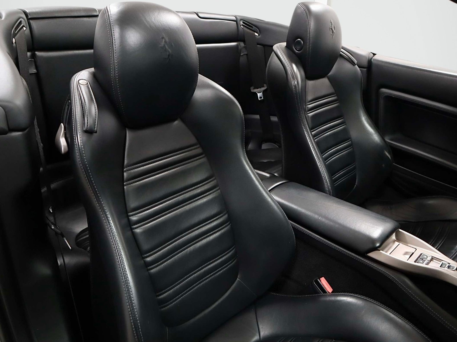 Used 2011 Ferrari California RWD image 15