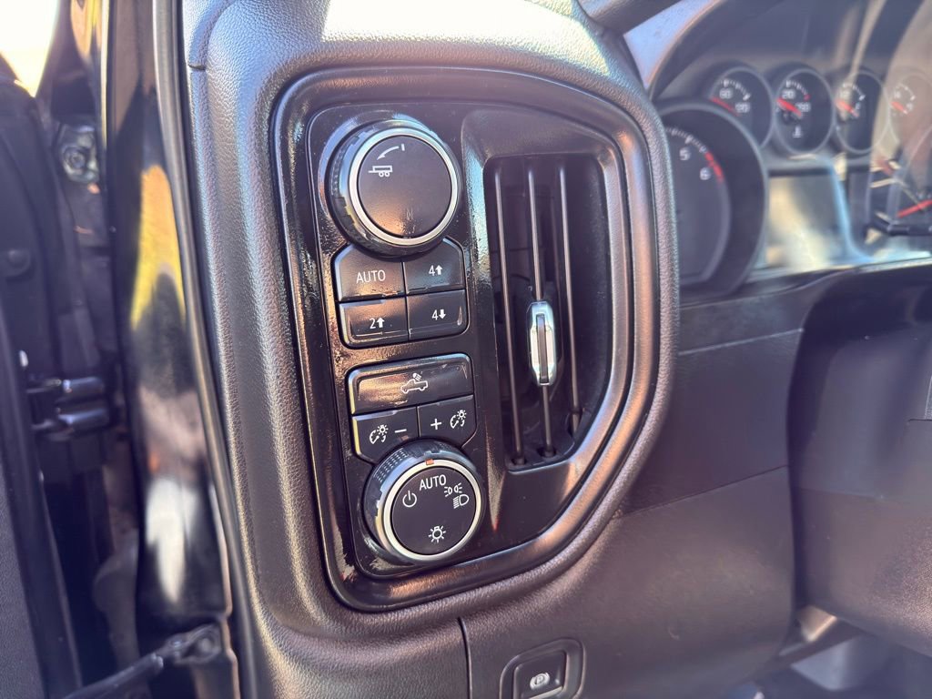 Used 2019 Chevrolet Silverado 1500 Custom Trail Boss w/ Custom Convenience Package AWD/4WD image 19