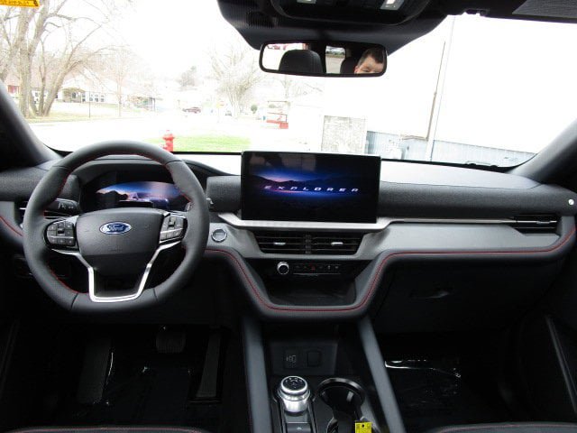New 2026 Ford Explorer ST-Line w/ ST-Line Street Pack image 13