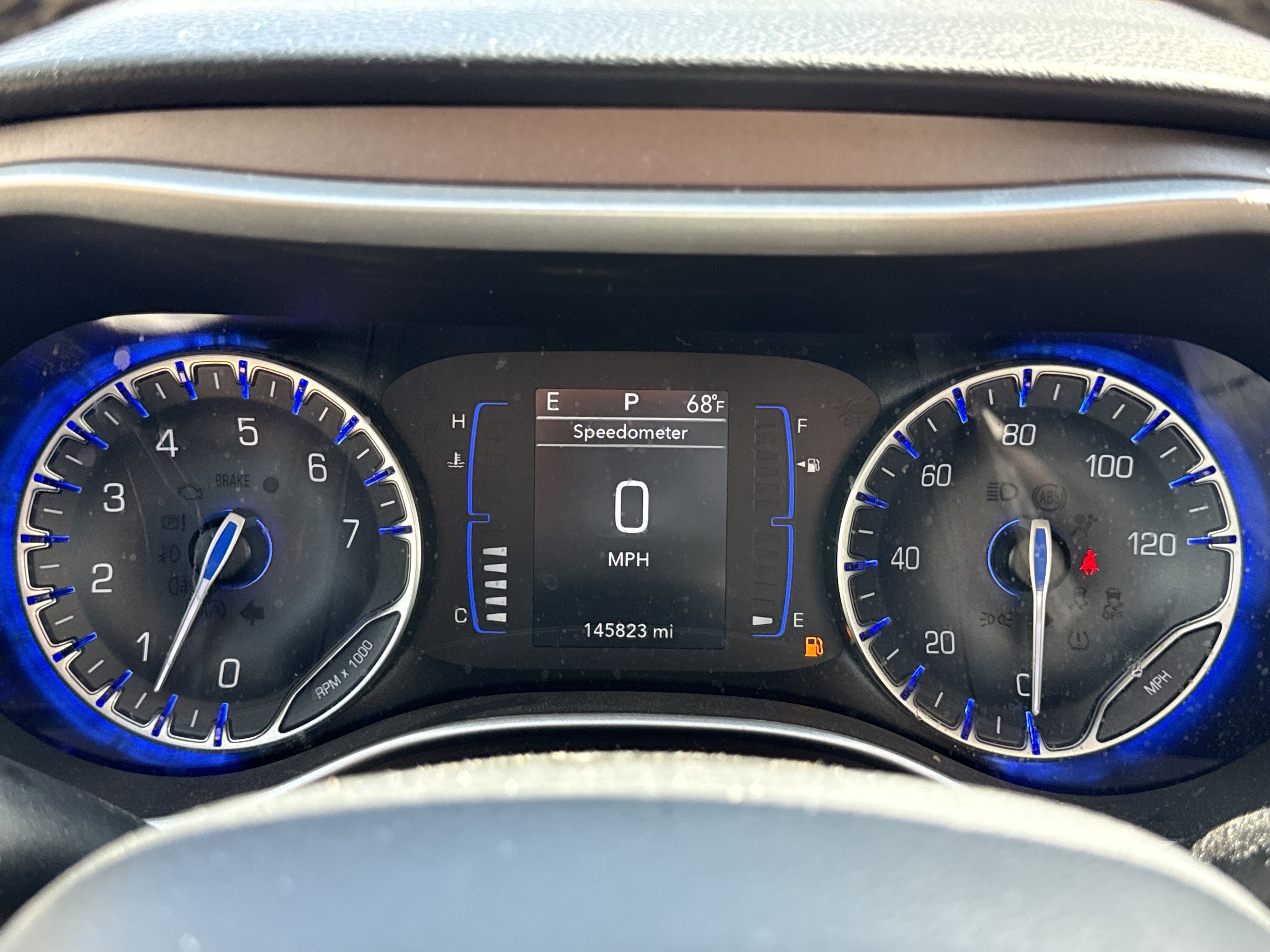 Used 2022 Chrysler Voyager LX image 15