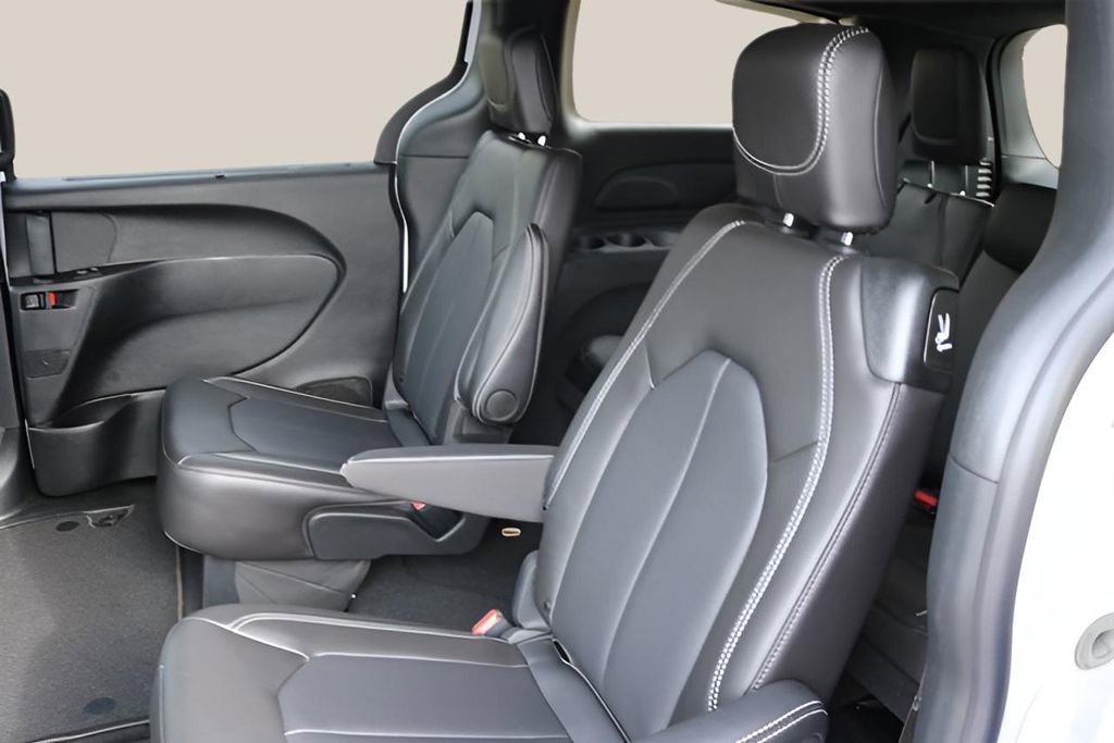 New 2026 Chrysler Pacifica Select image 15
