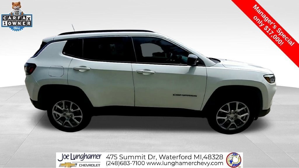 Used 2024 Jeep Compass Latitude w/ Sun and Sound Group AWD/4WD image 10