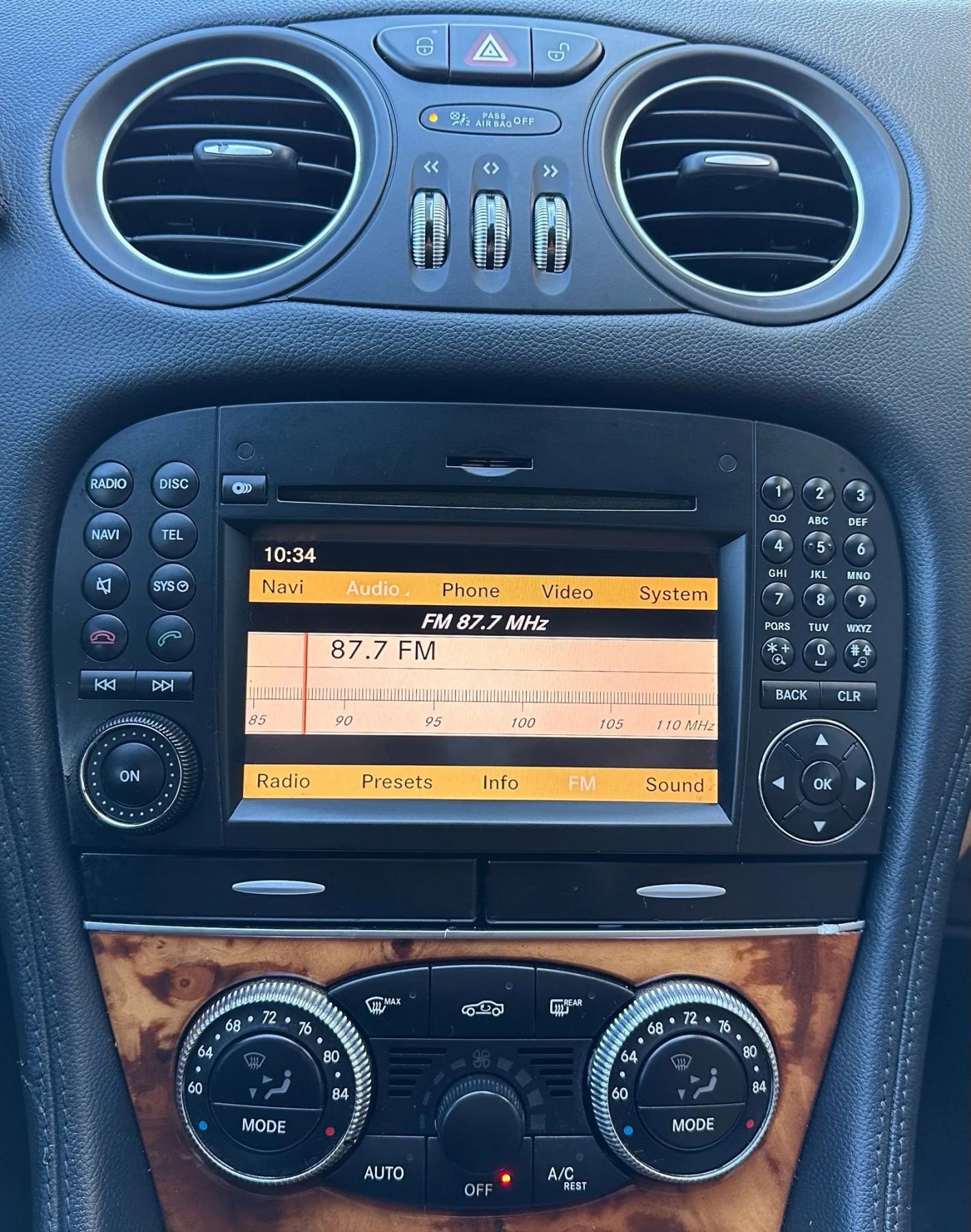 Used 2011 Mercedes-Benz SL 550 image 15