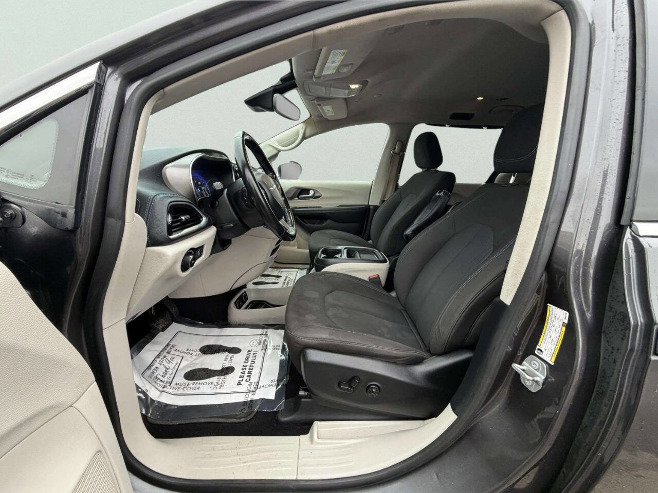 Used 2021 Chrysler Pacifica Touring w/ Cold Weather Group image 15