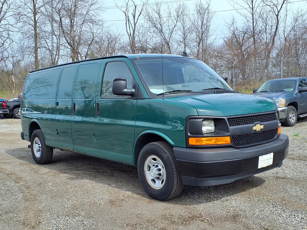 Used 2017 Chevrolet Express 3500 Extended RWD image 3