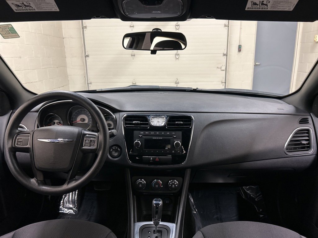 Used 2014 Chrysler 200 LX image 17