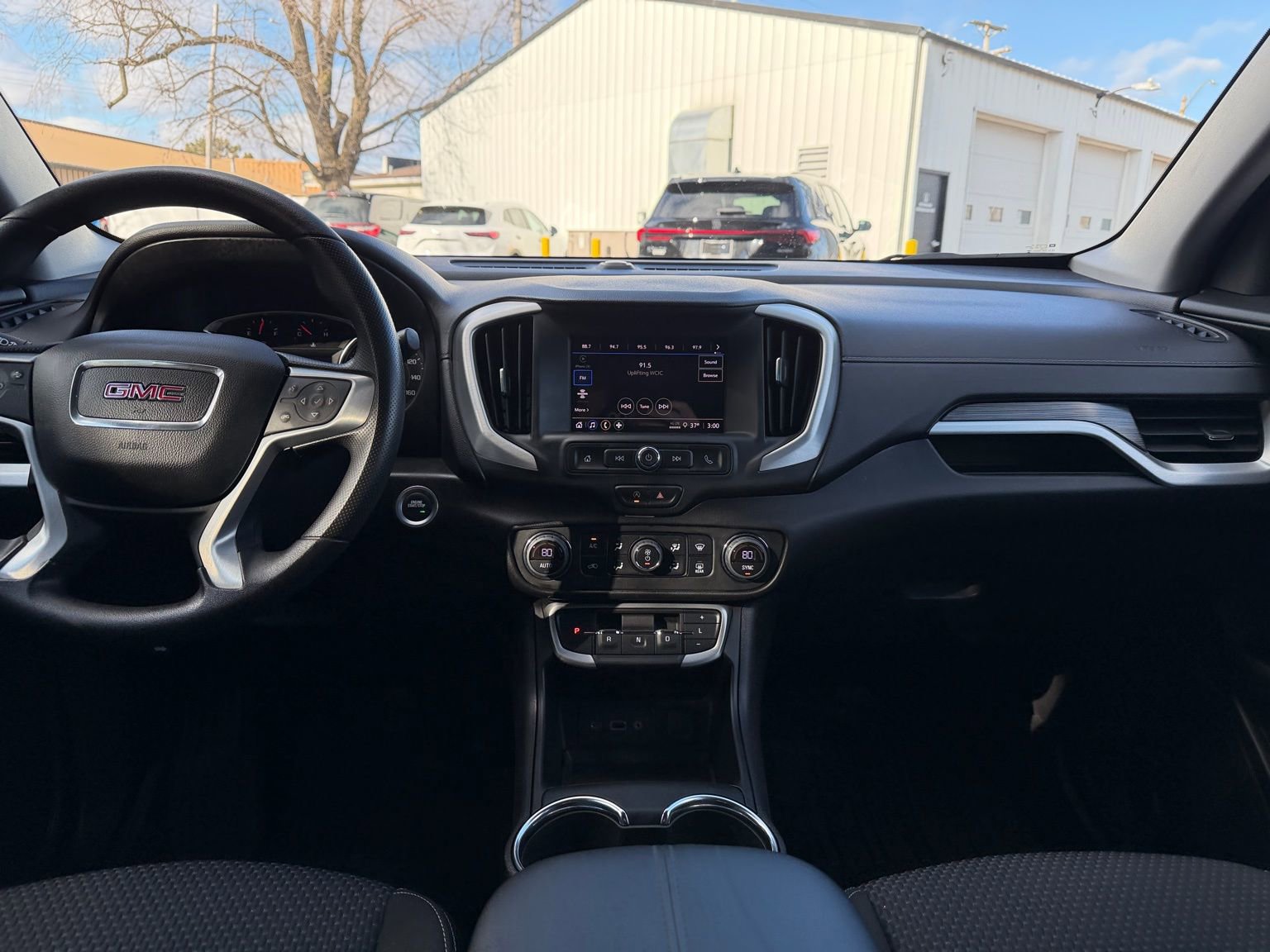 Used 2024 GMC Terrain SLE w/ Driver Convenience Package image 18