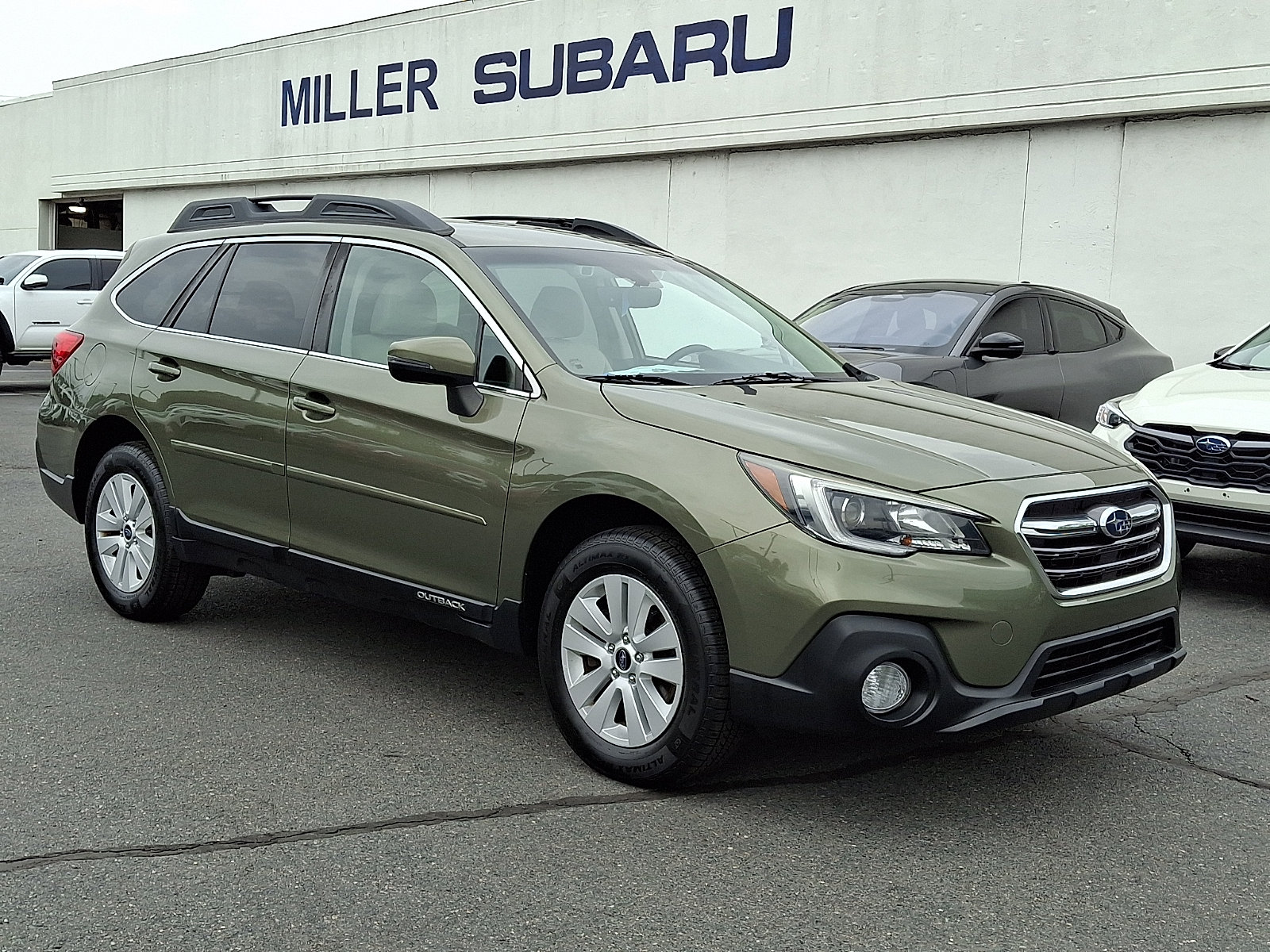 Used 2019 Subaru Outback 2.5i Premium AWD/4WD image 1