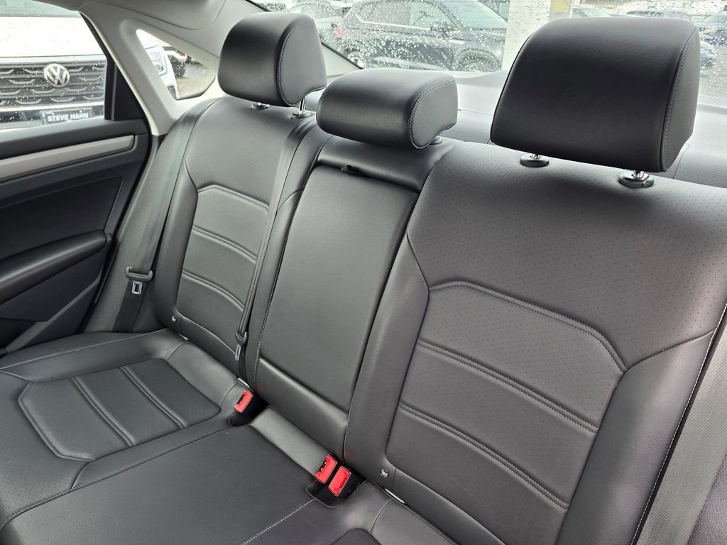 Used 2020 Volkswagen Passat 2.0T SE image 19