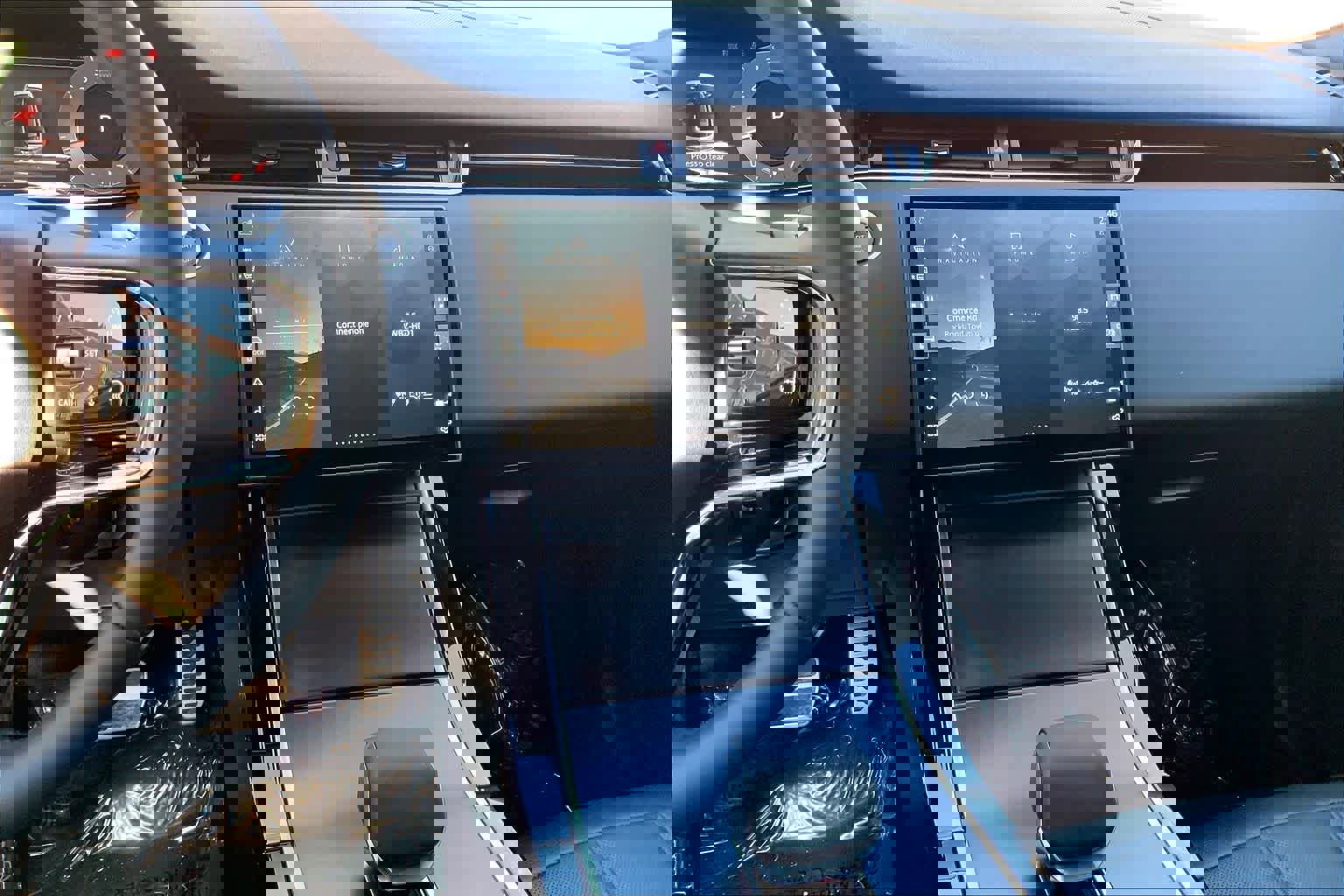 Used 2026 Land Rover Range Rover Evoque Dynamic SE image 6