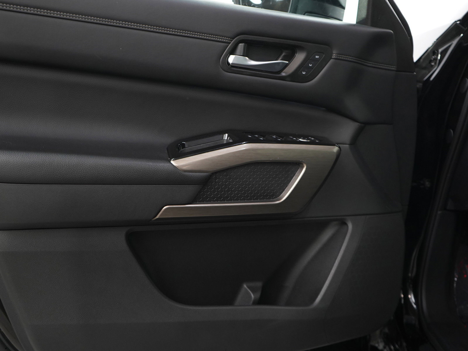 Used 2023 Nissan Pathfinder Platinum image 21