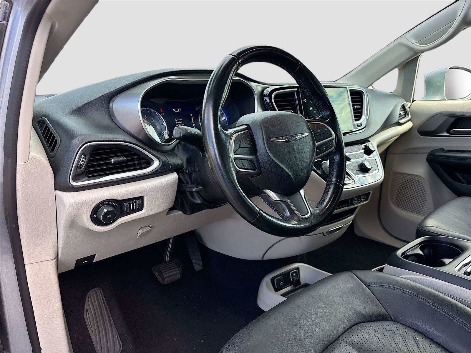 Used 2021 Chrysler Pacifica Touring-L FWD image 10