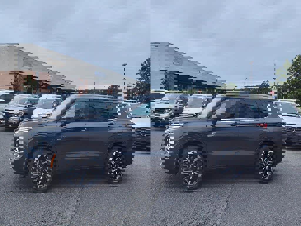 New 2025 Mitsubishi Outlander SE video 2