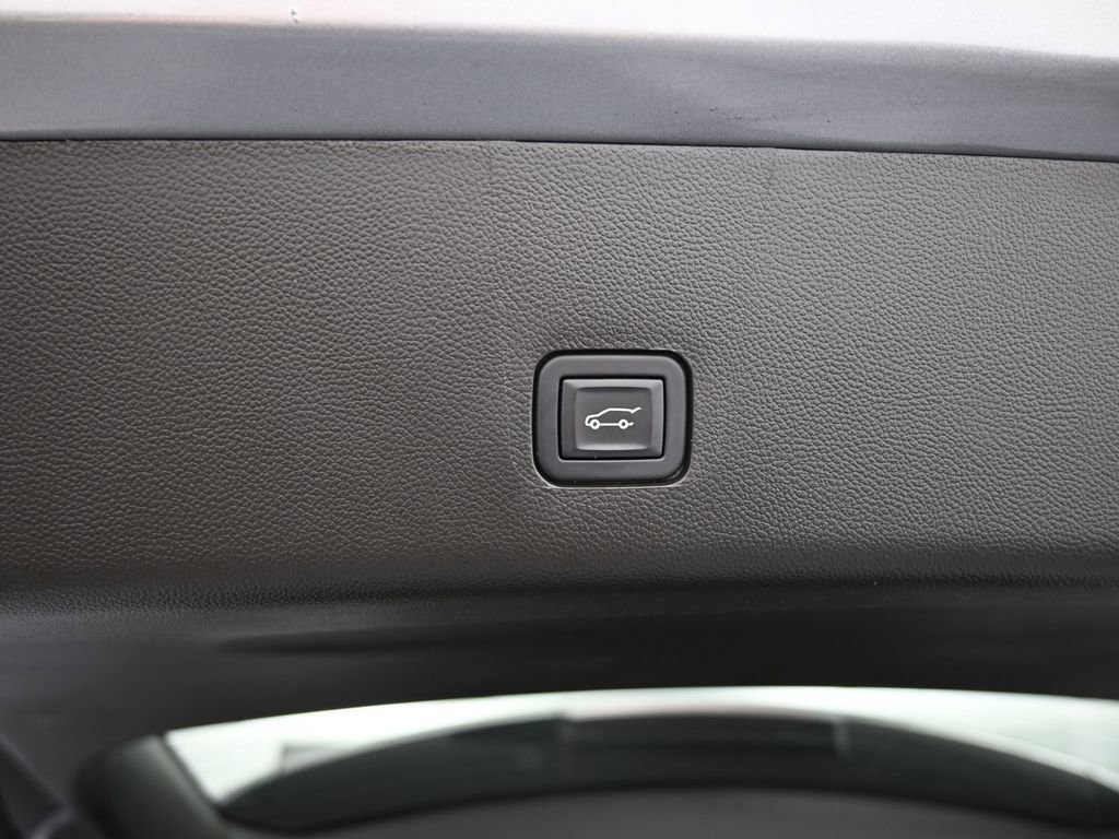 Used 2023 Chevrolet Traverse RS image 47