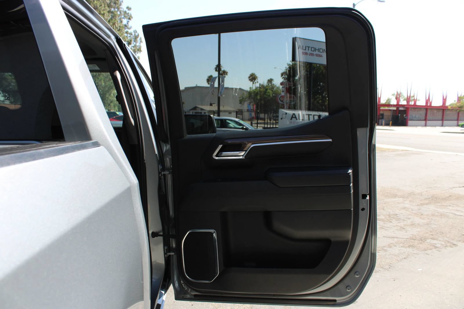 Used 2025 Chevrolet Silverado 1500 LT RWD image 9