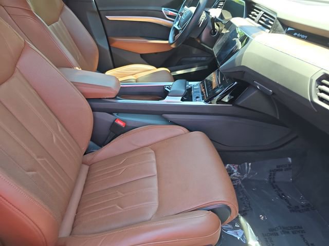 Used 2019 Audi e-tron Prestige w/ Prestige Package AWD/4WD image 10