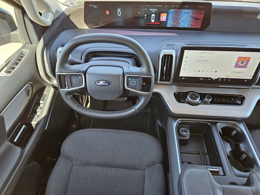 Used 2025 Ford Expedition Active image 34