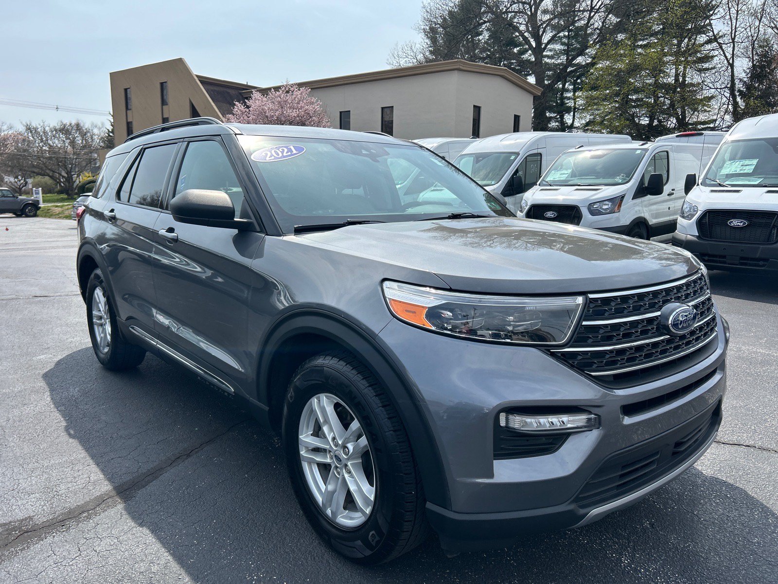 Certified 2021 Ford Explorer XLT w/ Equipment Group 202A AWD/4WD image 3