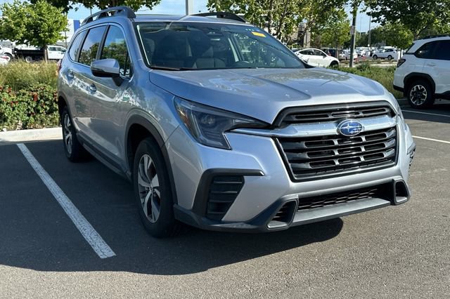 Used 2023 Subaru Ascent Premium w/ Convenience Package image 2