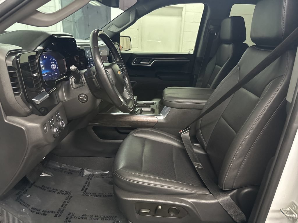 Used 2023 Chevrolet Silverado 1500 LTZ AWD/4WD image 19