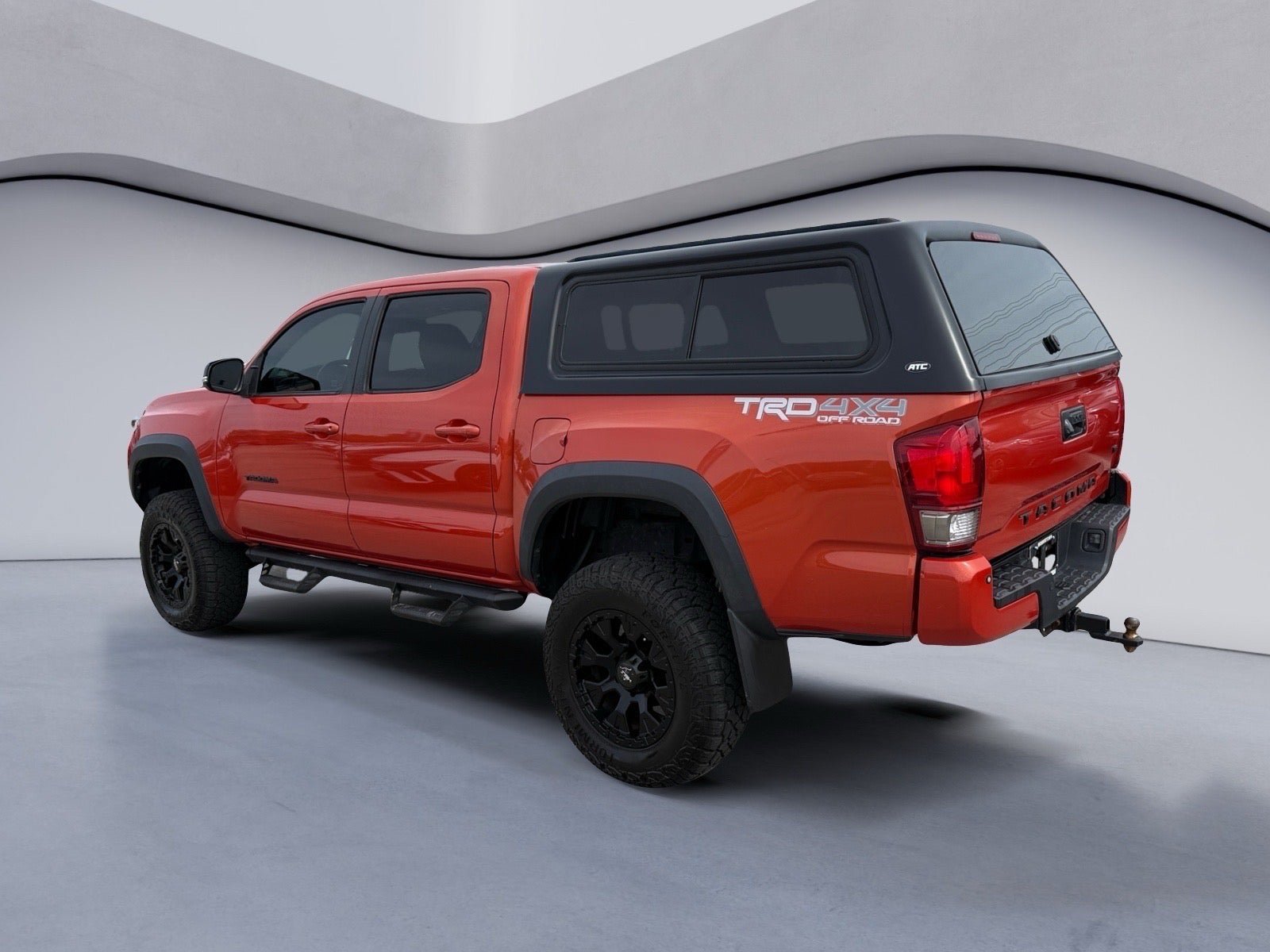 Used 2016 Toyota Tacoma TRD Off-Road w/ Premium & Technology Package AWD/4WD image 3