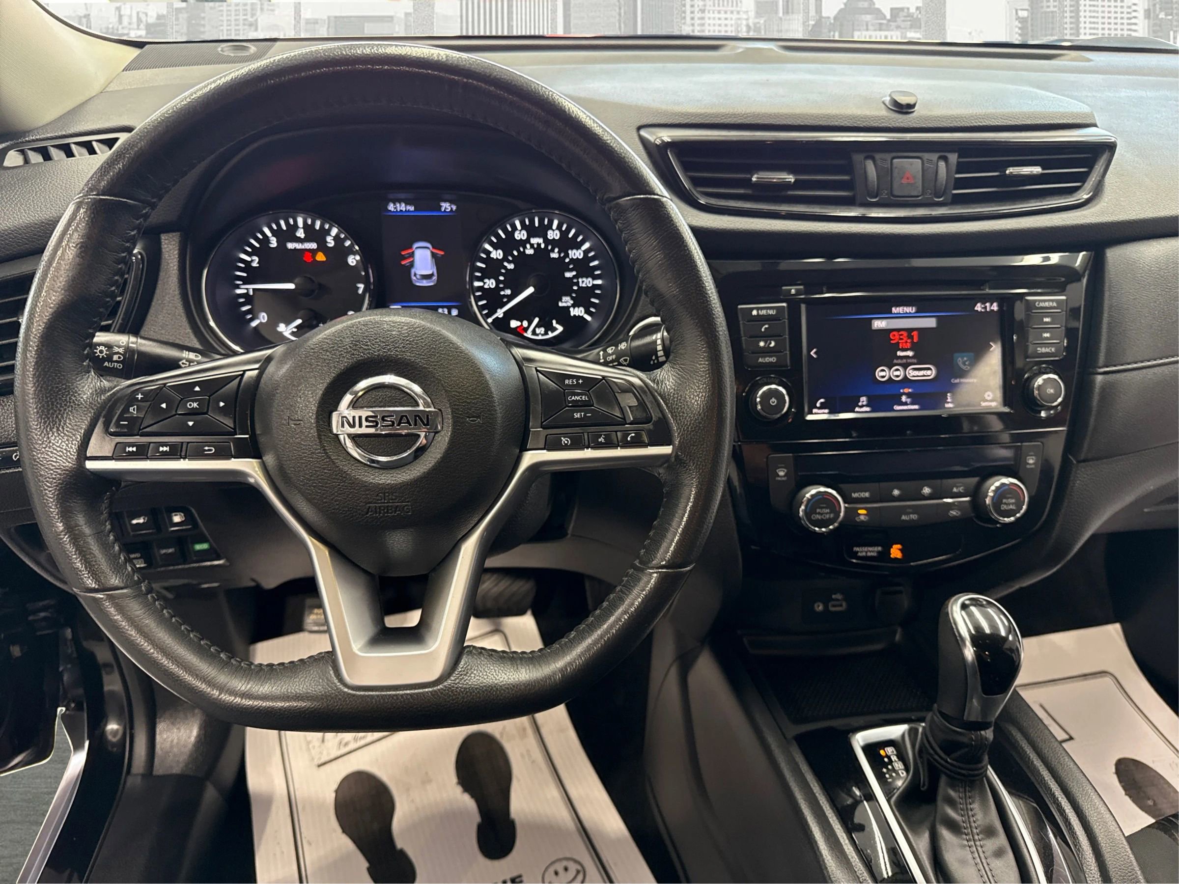 Used 2018 Nissan Rogue SV image 14
