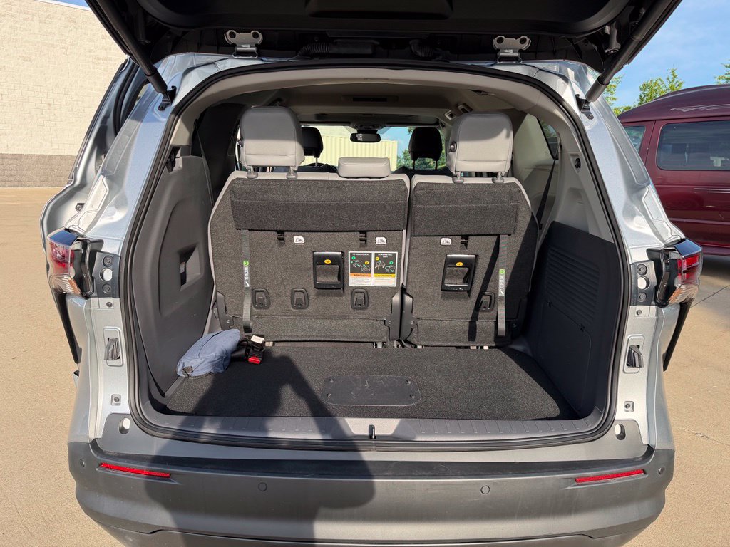 Used 2023 Toyota Sienna XLE w/ XLE Plus Package FWD image 27