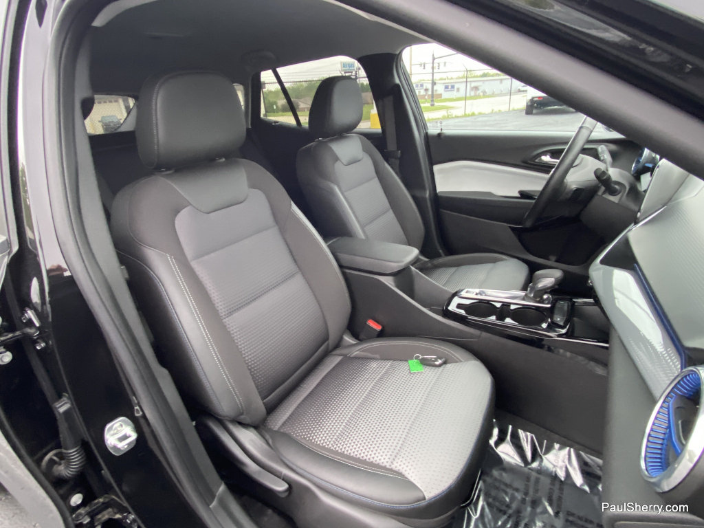 Used 2025 Chevrolet Trax LT w/ LT Convenience Package FWD image 35