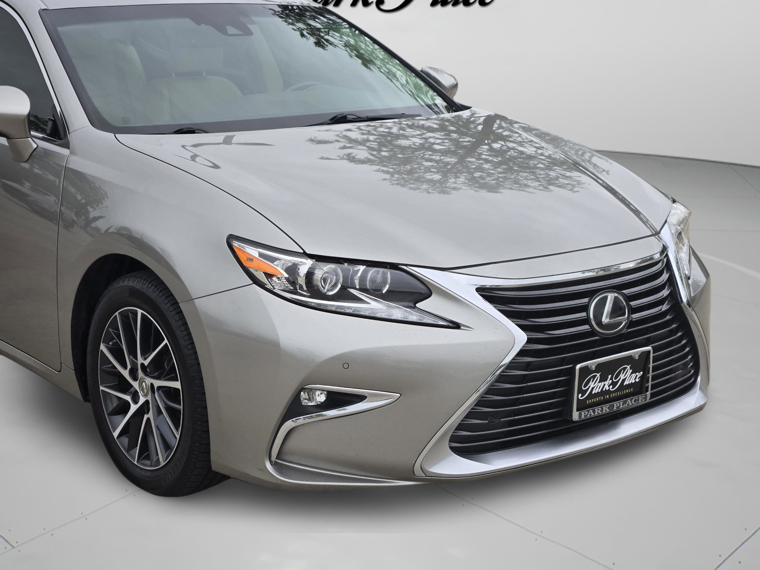 Used 2017 Lexus ES 350 w/ Luxury Package FWD image 34