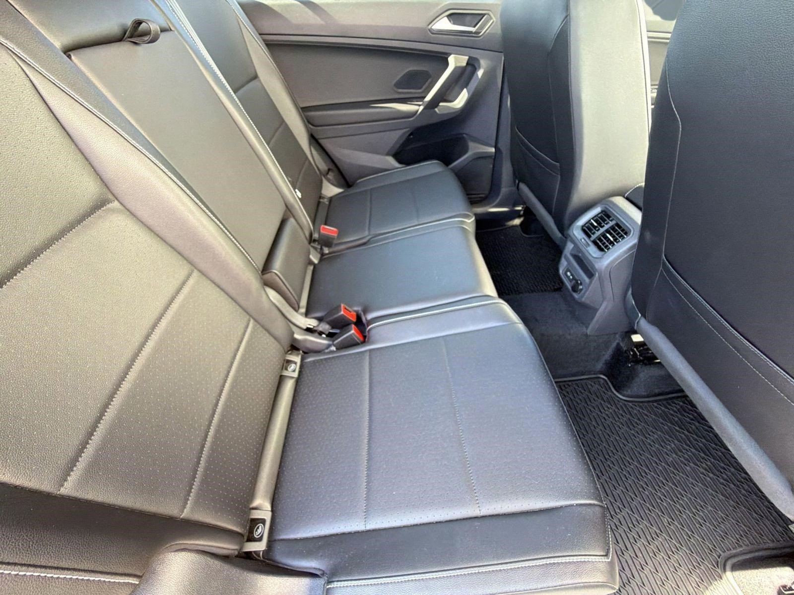 Used 2021 Volkswagen Tiguan SE w/ Panoramic Sunroof Package FWD image 31