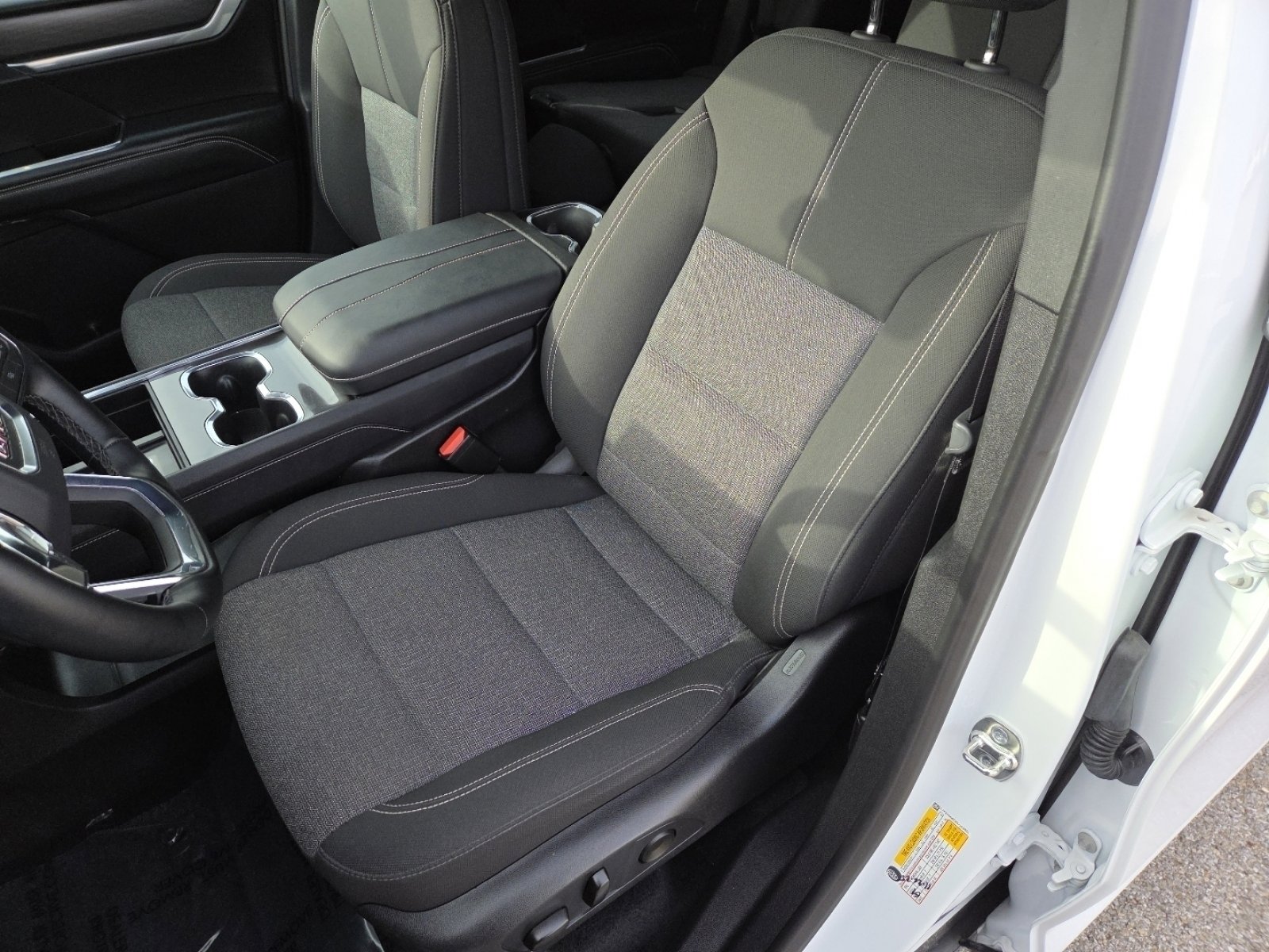 Used 2025 GMC Acadia Elevation image 28