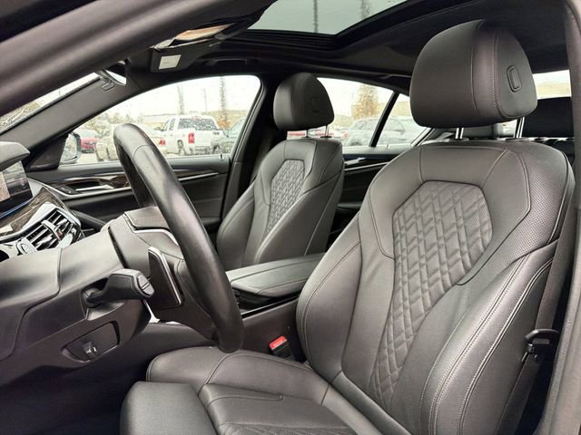 Used 2023 BMW 530e xDrive image 12