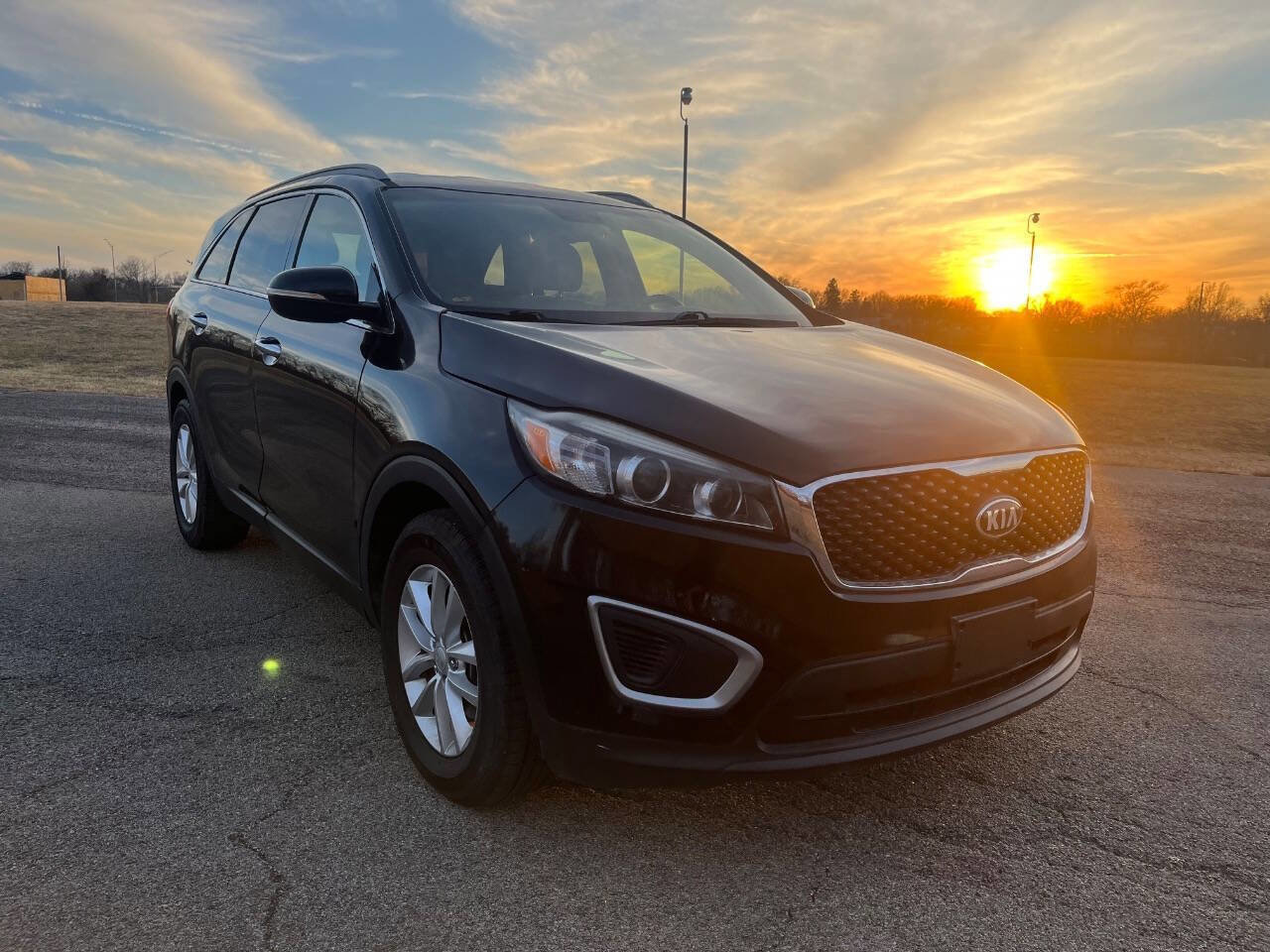 Used 2017 Kia Sorento FWD w/ LX Convenience Package image 3