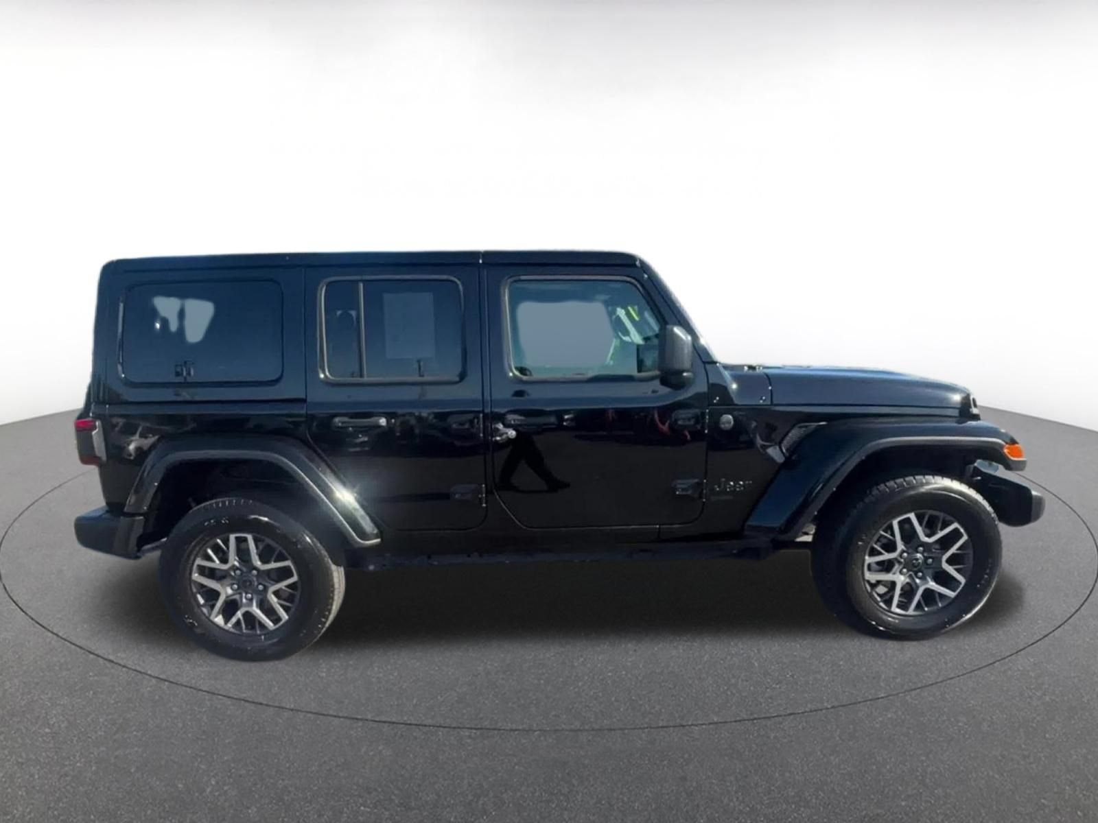 Used 2025 Jeep Wrangler Unlimited Sahara AWD/4WD image 16