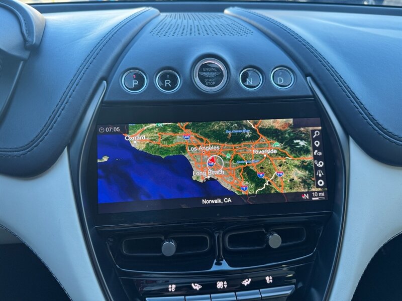 Used 2022 Aston Martin DBX AWD/4WD image 43