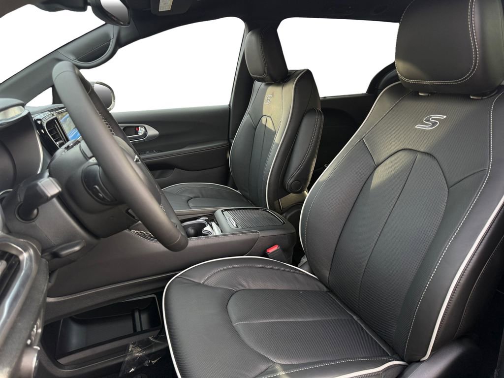 New 2026 Chrysler Pacifica Limited w/ S Appearance Package image 9