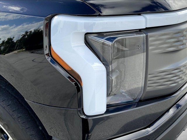Used 2023 Ford F150 Lightning XLT AWD/4WD image 28