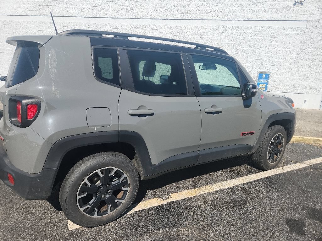 Used 2023 Jeep Renegade Trailhawk AWD/4WD image 3