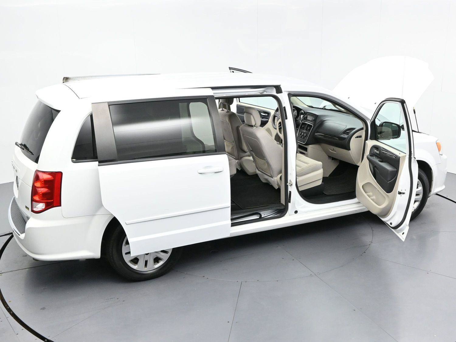 Used 2017 Dodge Grand Caravan SE FWD image 30