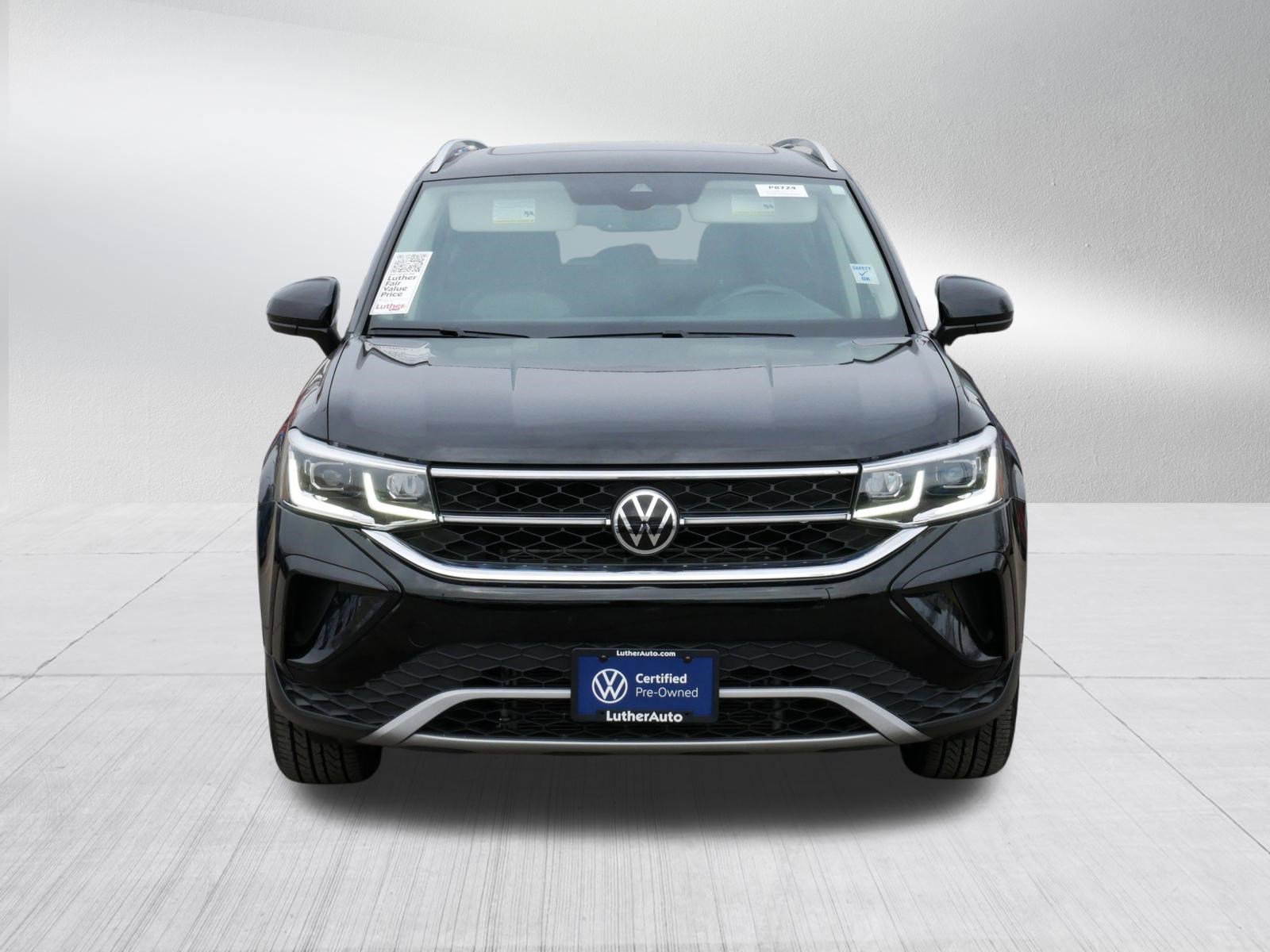 Certified 2022 Volkswagen Taos SEL w/ Panoramic Sunroof Package image 2