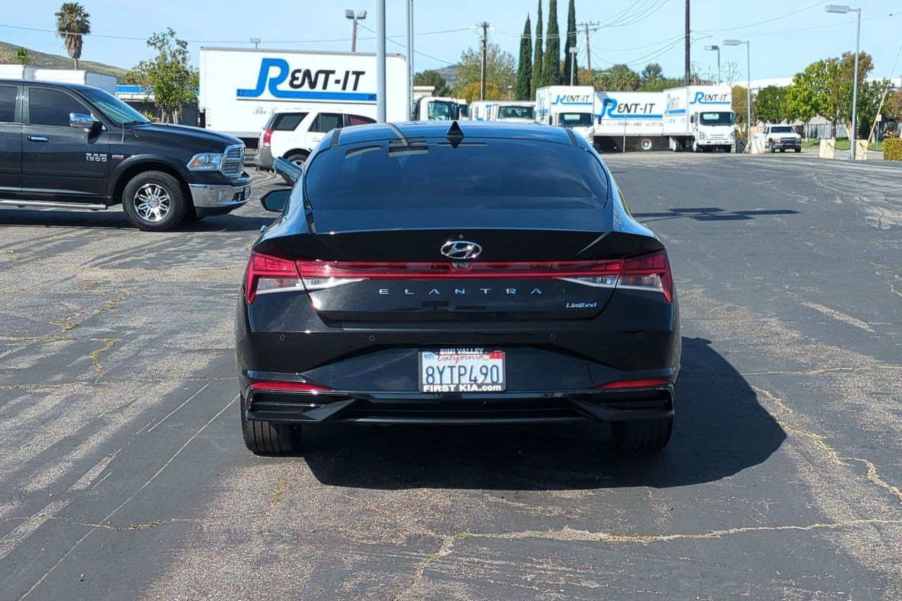 Used 2022 Hyundai Elantra Limited w/ Cargo Package image 7