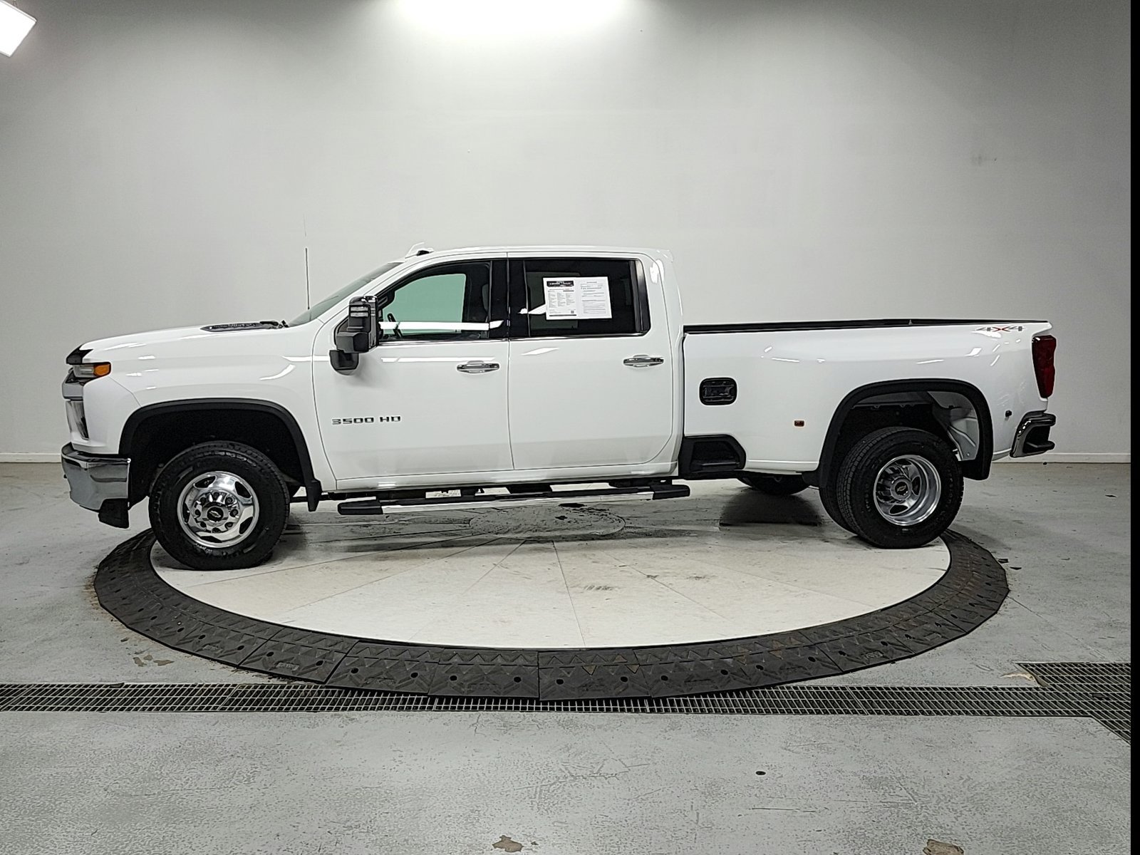 Used 2023 Chevrolet Silverado 3500 LTZ w/ LTZ Convenience Package AWD/4WD image 8