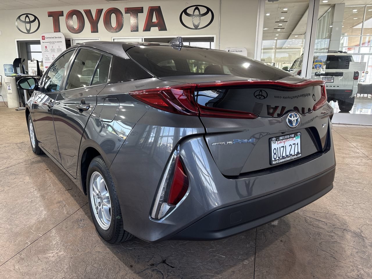 Used 2021 Toyota Prius Prime XLE w/ Carpet Mat Package (TMS) FWD image 8
