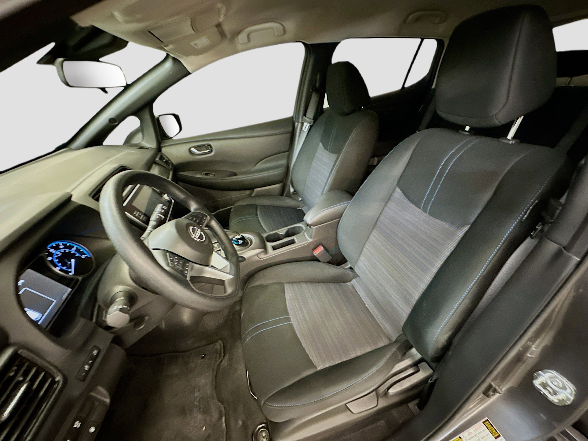 Used 2025 Nissan Leaf S image 13