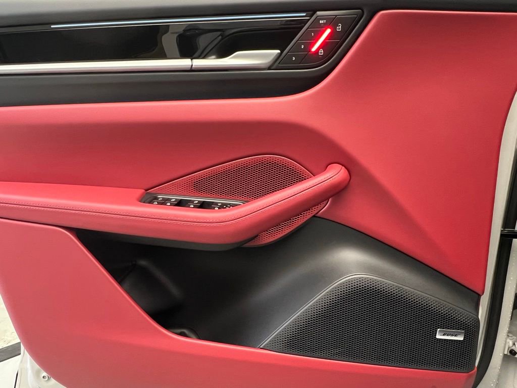 New 2026 Porsche Macan 4 Electric image 19